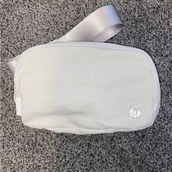 lululemon athletica Accessories - Lululemon everywhere belt bag